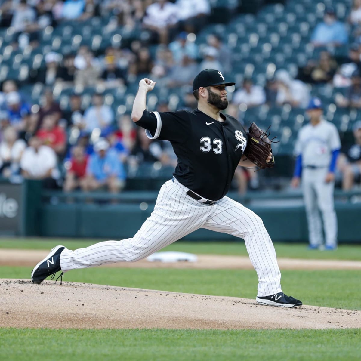White Sox's Lance Lynn to miss six-to-eight weeks after MRI reveals knee  injury - Sports Illustrated