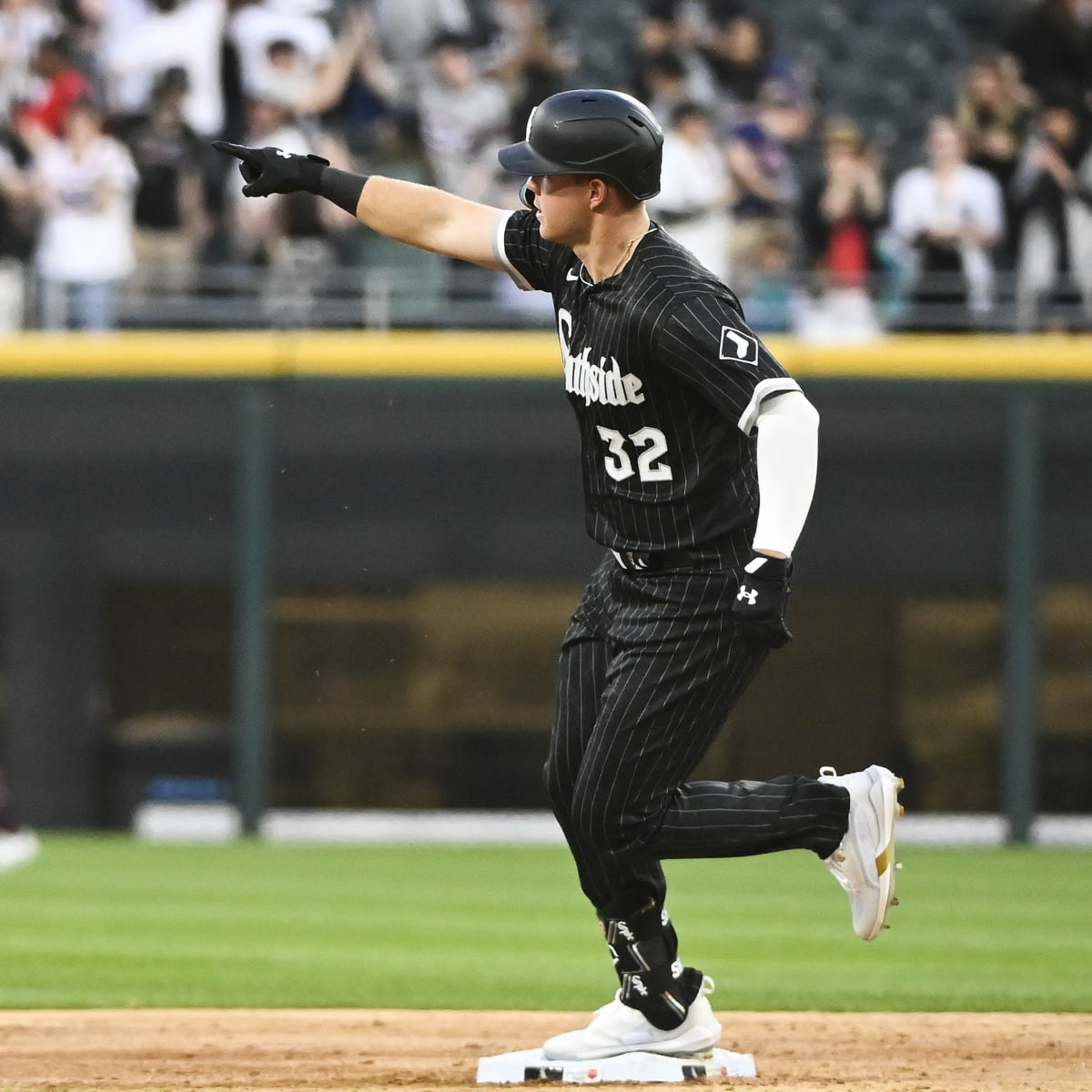 Robert homers for 4th straight game, White Sox beat Guardians 8-3