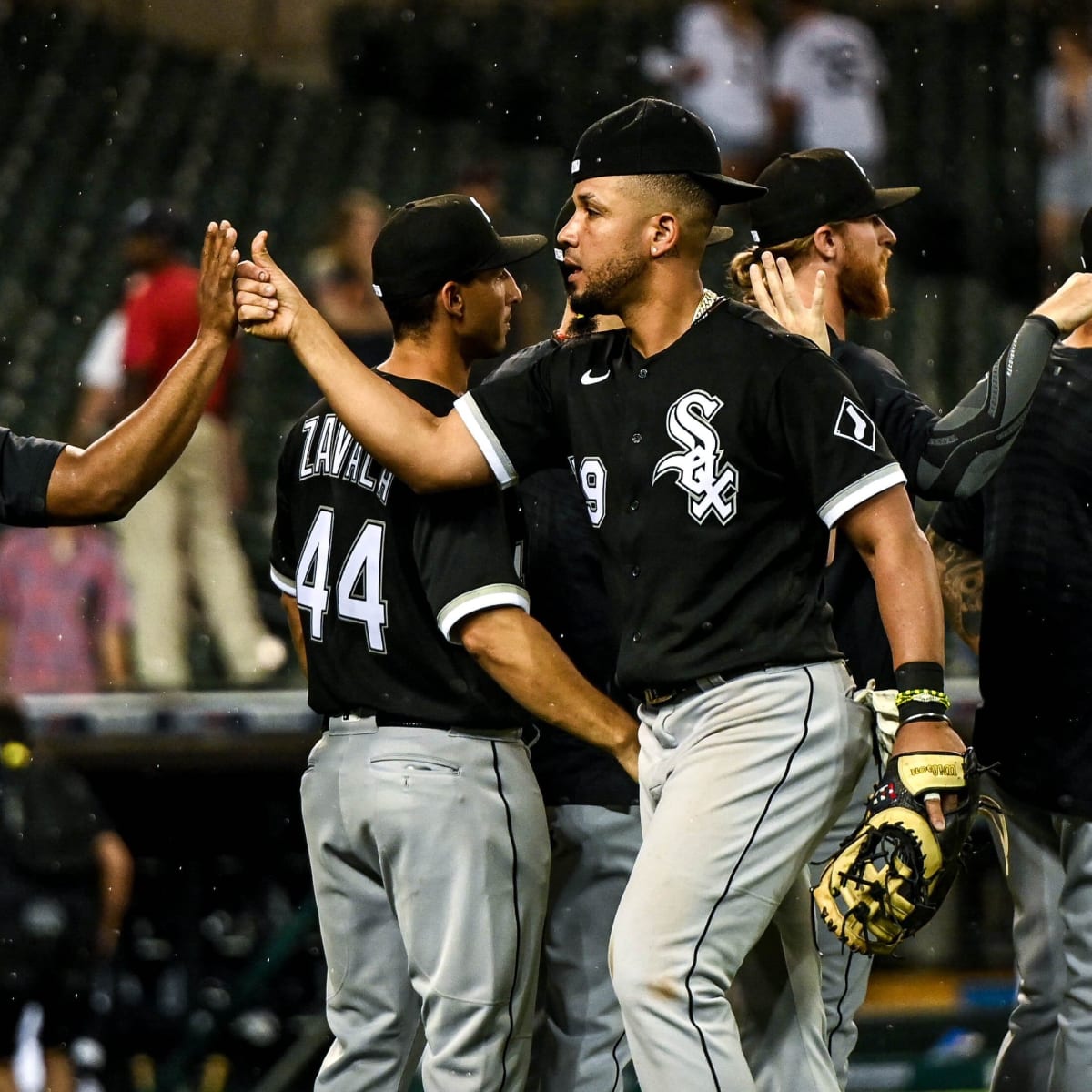 White Sox pitcher Lance Lynn and coach Joe McEwing argue in dugout