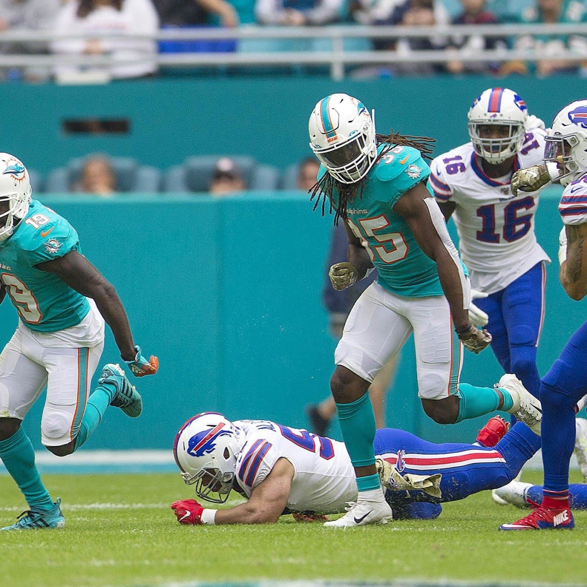 Bears acquire WR Jakeem Grant in trade with Dolphins