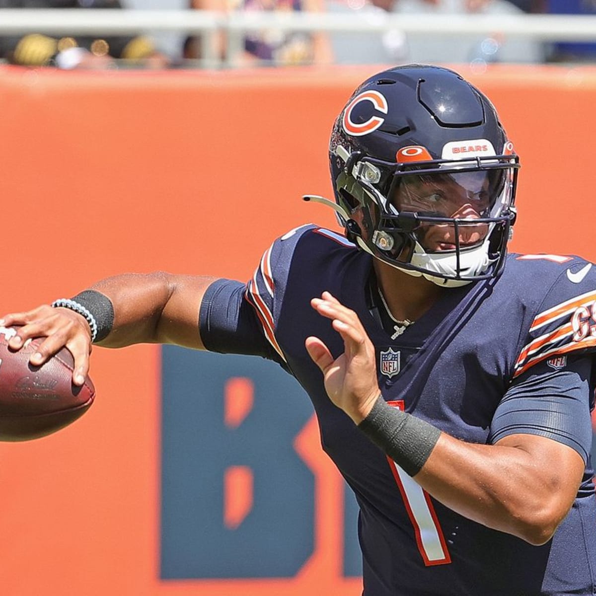 Bears 'all in on' Justin Fields, but here's how Chicago's moves compare to  recent teams with second-year QBs 