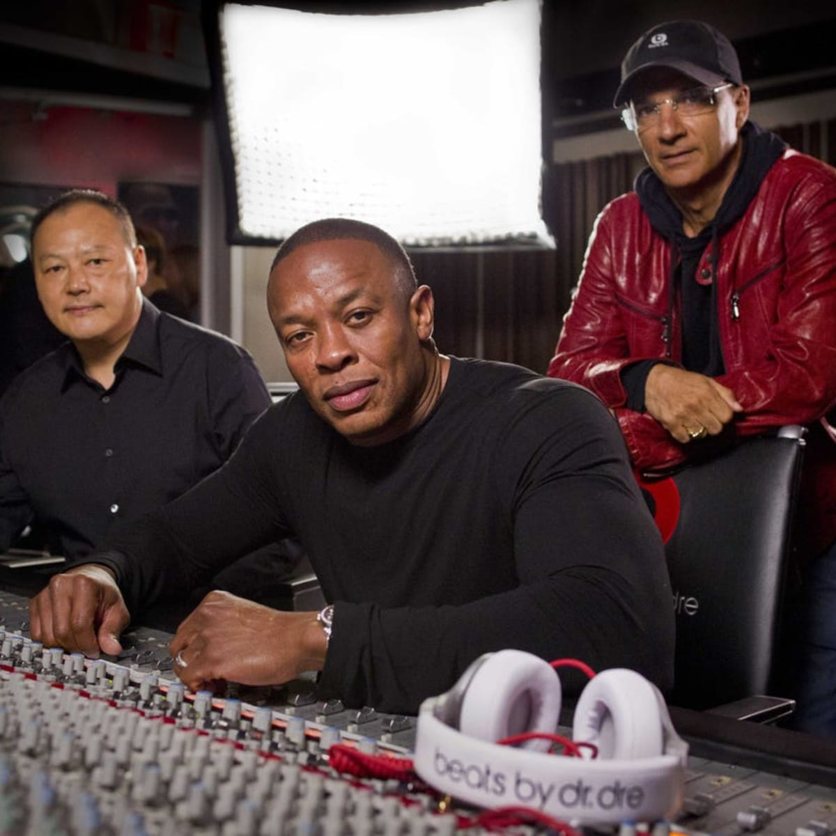 Dr. Dre Hospitalized In Intensive Care With Brain Aneurysm In Los