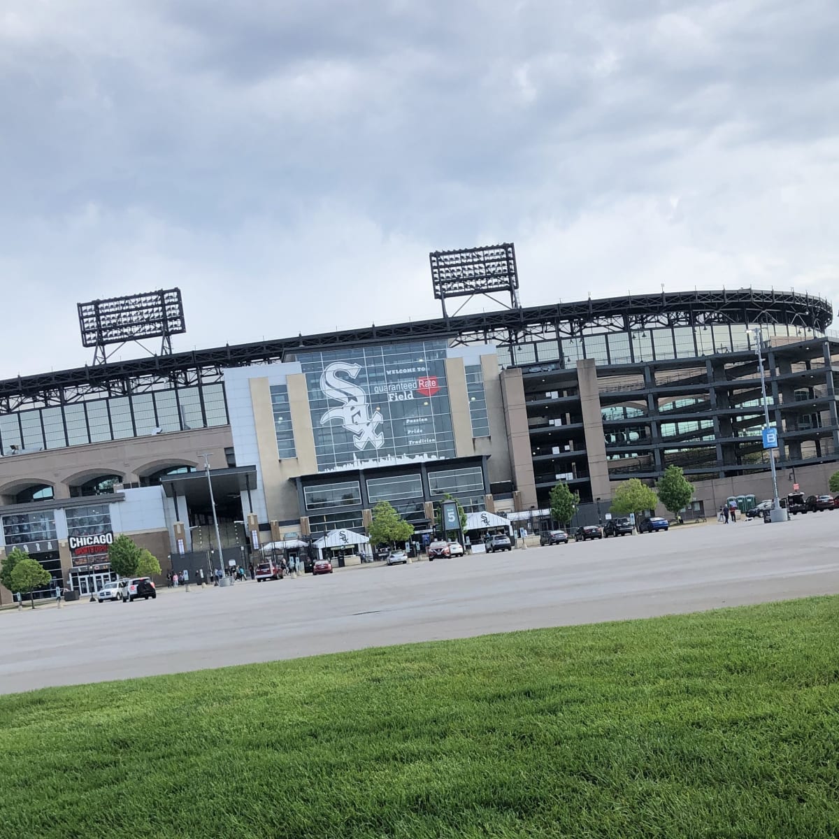 4 Chicago White Sox fans injured in hit-and-run outside Guaranteed Rate  Field