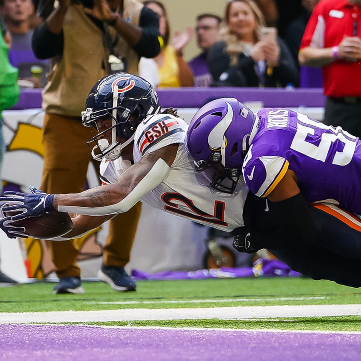 Chicago Bears defensive end Dominique Robinson (91) blocks a field goal  attempt by Minnesota Vikings place kicker Greg Joseph (1) during the second  half of an NFL football game Sunday, Oct. 9