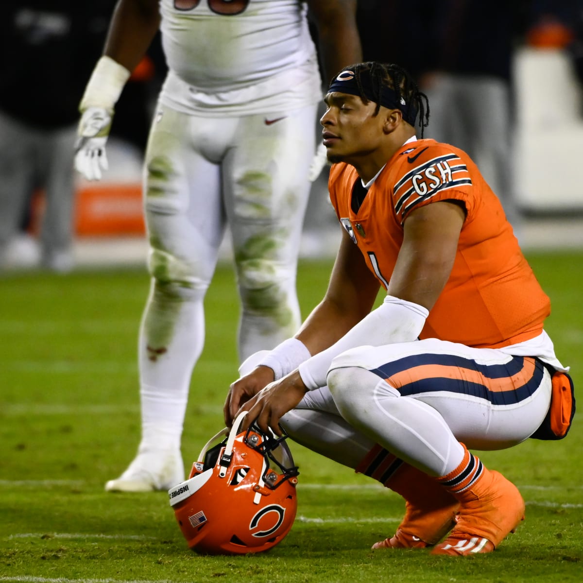 After sluggish start, Justin Fields leads two touchdown drives in Chicago  Bears debut - ESPN