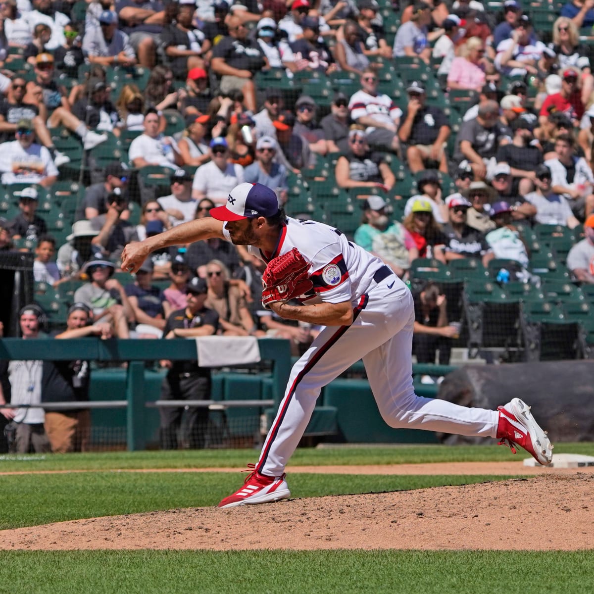 Jomboy] White Sox reliever Joe Kelly picked off Aaron Hicks at