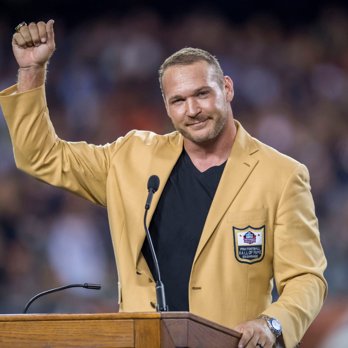 A franchise-defining first-ballot Hall of Famer, Brian Urlacher is a  genuine Bears all-time great - Windy City Gridiron