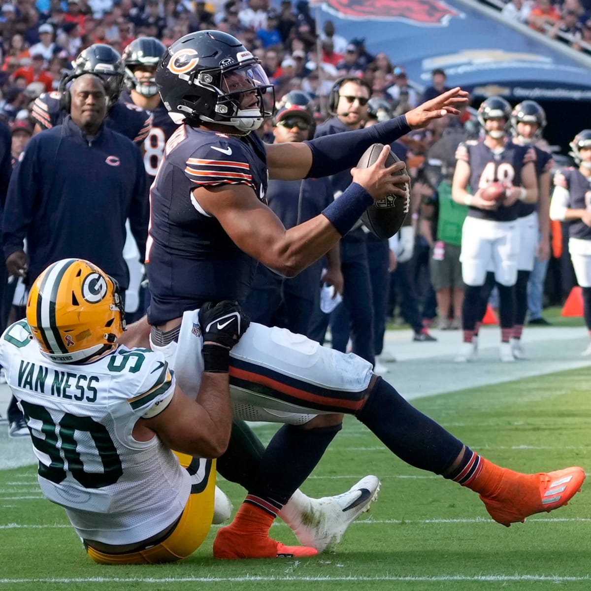 Green Bay defense bottles up Fields, Chicago to maintain stronghold on  series