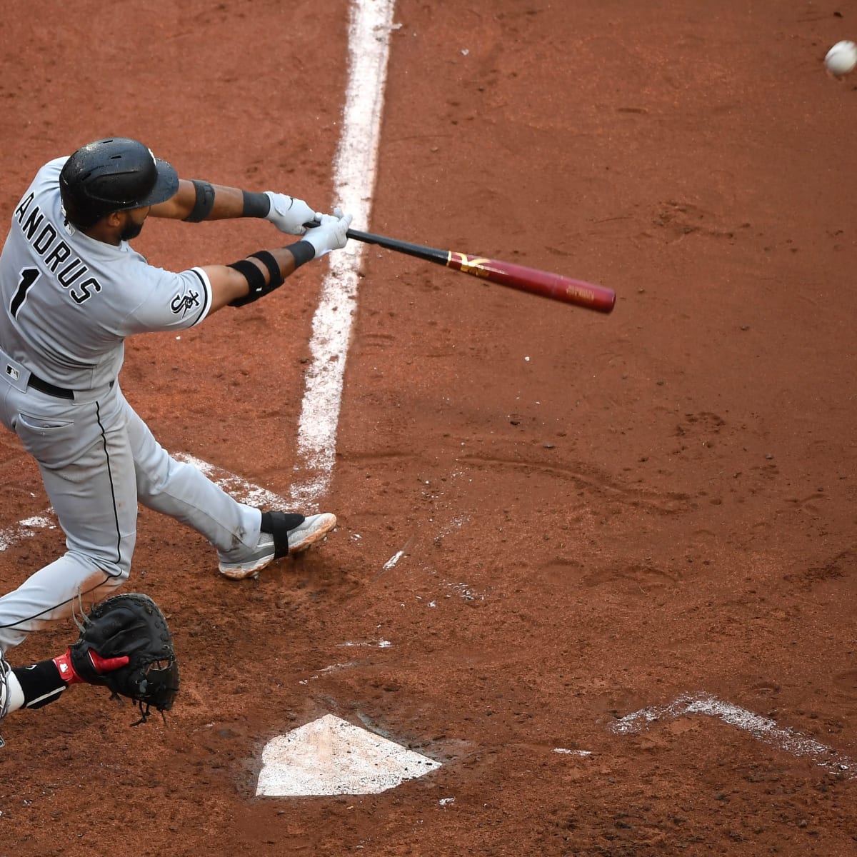 White Sox beat Red Sox 3-2 in rain-shortened game