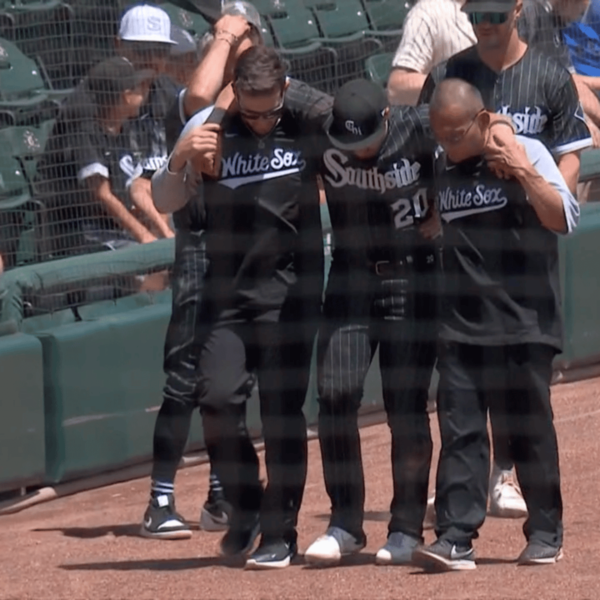 Eloy Jimenez Exits White Sox Game With Apparent Leg Injury - On