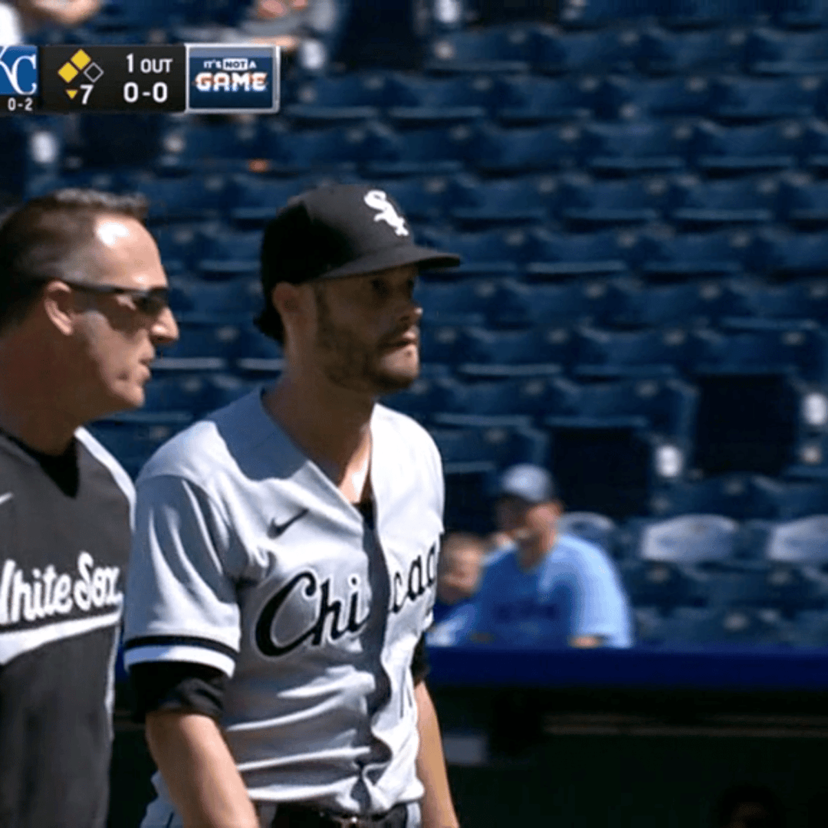 White Sox place Joe Kelly on IL with hamstring strain