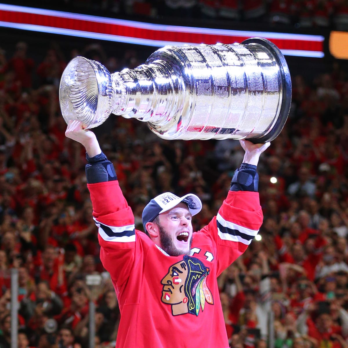 Toews stanley cup jersey hotsell