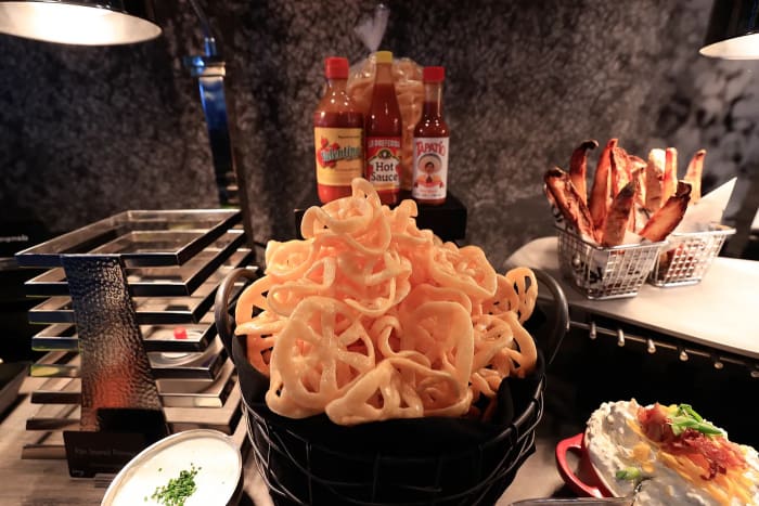 Guaranteed deliciousness: White Sox unveil new menu, seating for