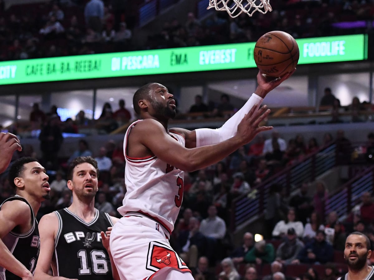 2023 Basketball Hall of Fame Class: Dwyane Wade's best plays in a Bulls  jersey