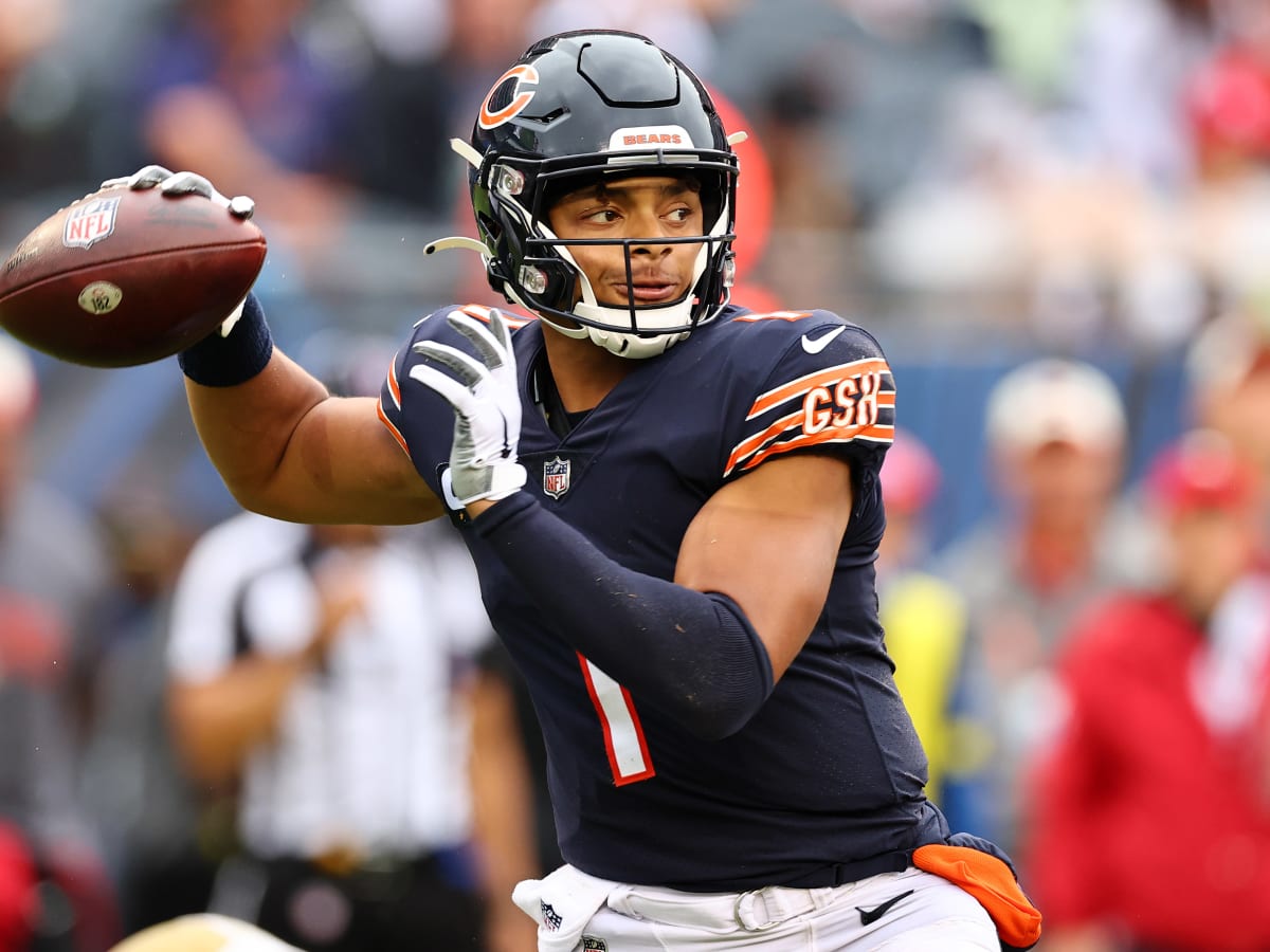 Fields throws 2 TDs, Bears top 49ers 19-10 in Eberflus debut