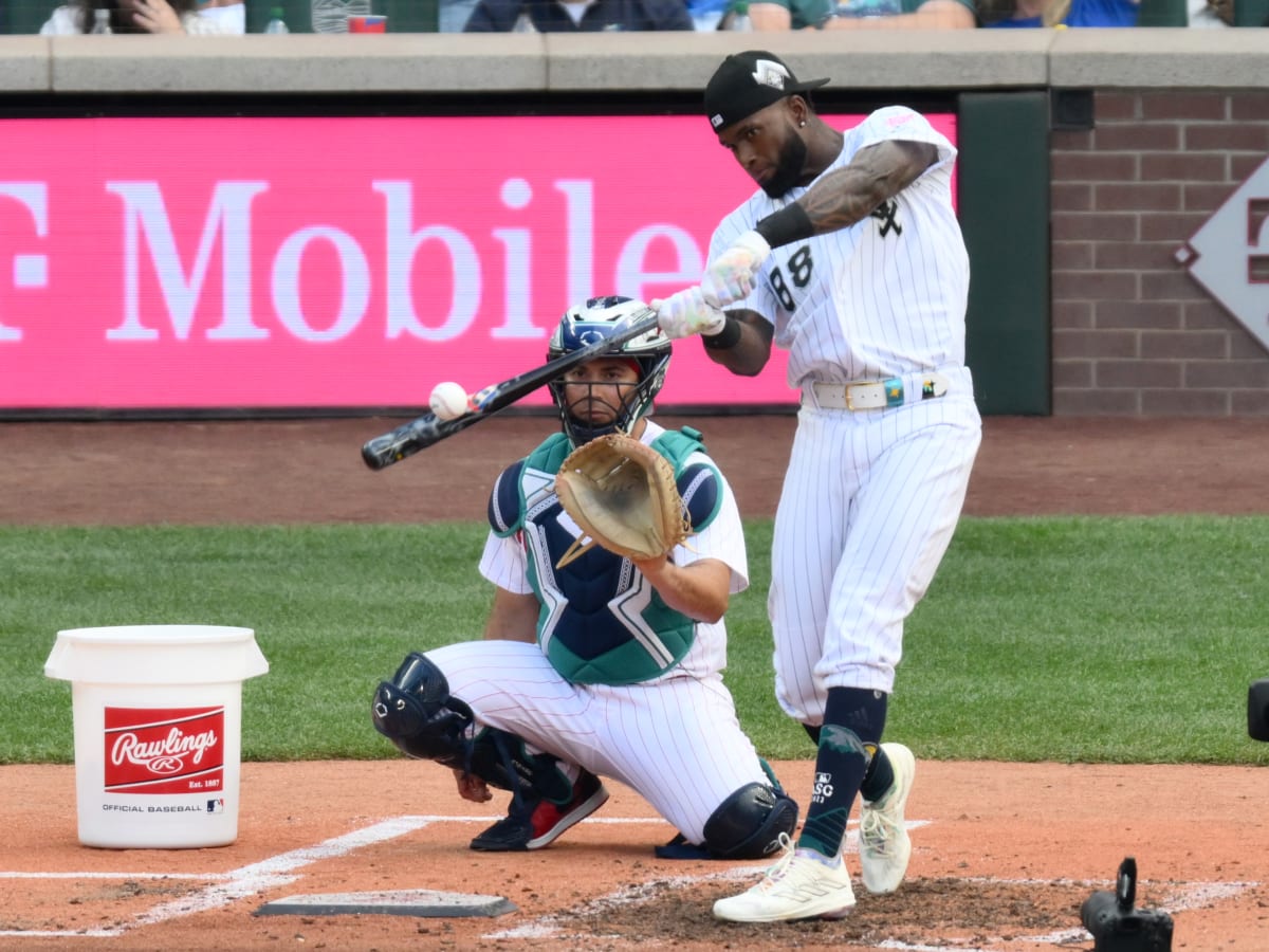 The small adjustment behind Chicago White Sox superstar Luis Robert Jr.'s  monster season - South Side Sox