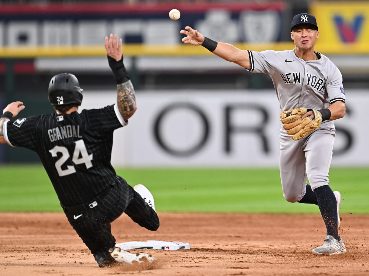 What happened to Yasmani Grandal? White Sox catcher leaves game vs Yankees  early