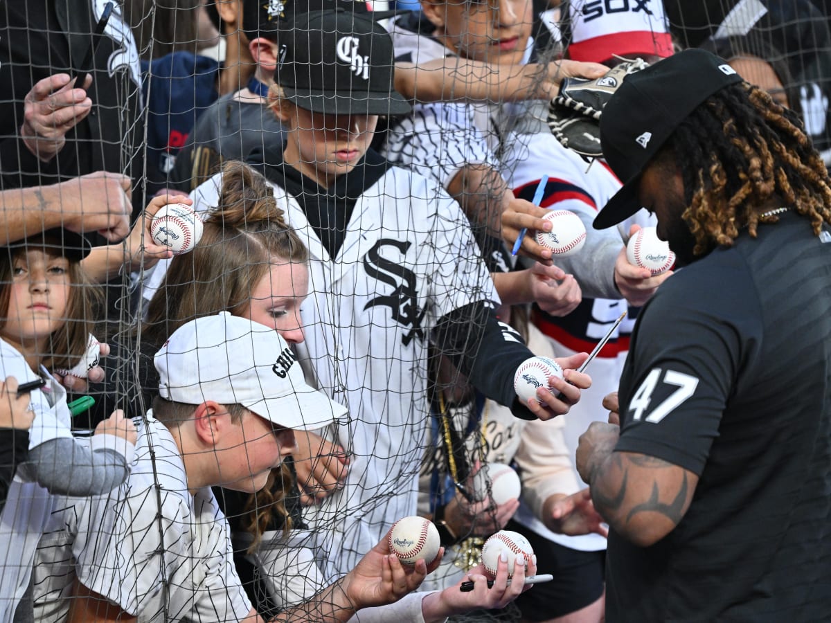 Marlins sign pitcher Johnny Cueto to a one-year contract