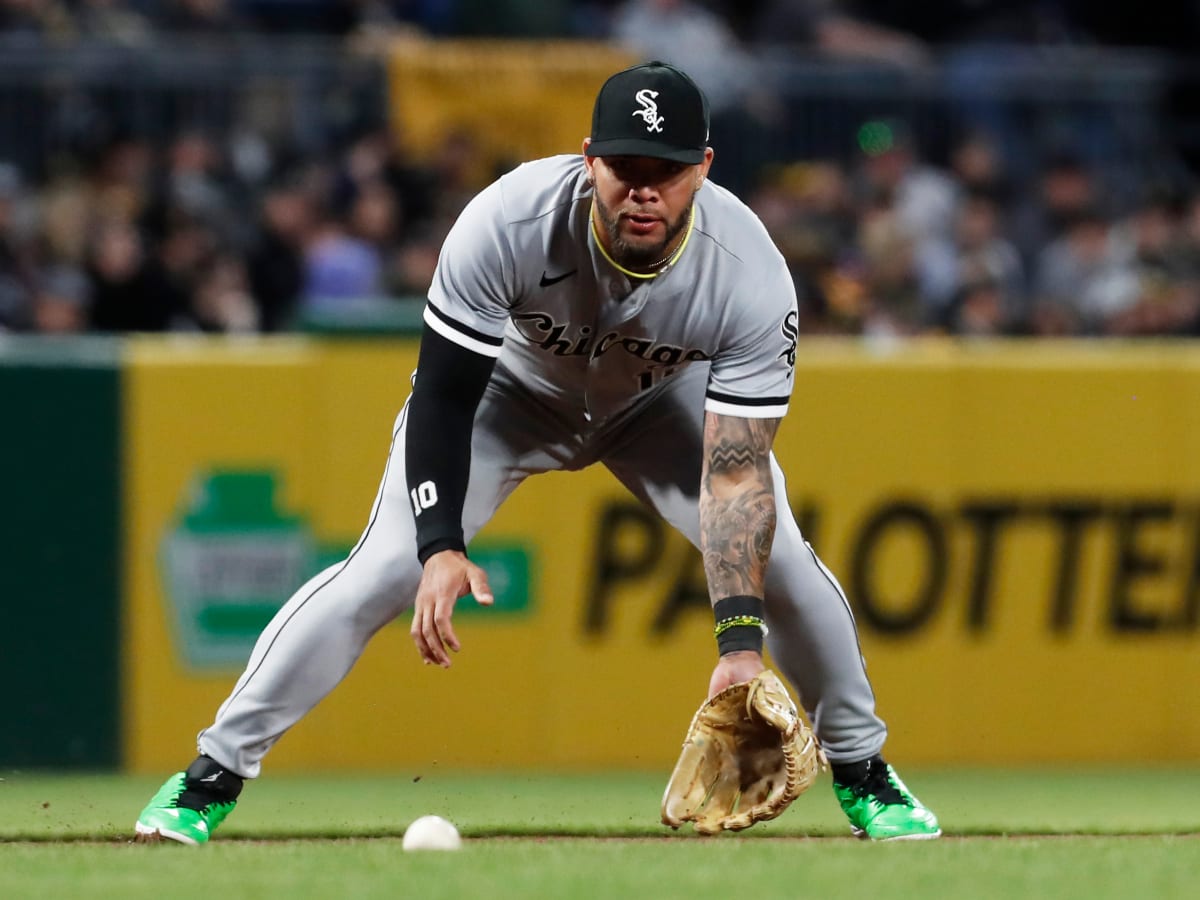 What a catch! White Sox third baseman Yoan Moncada hangs onto a