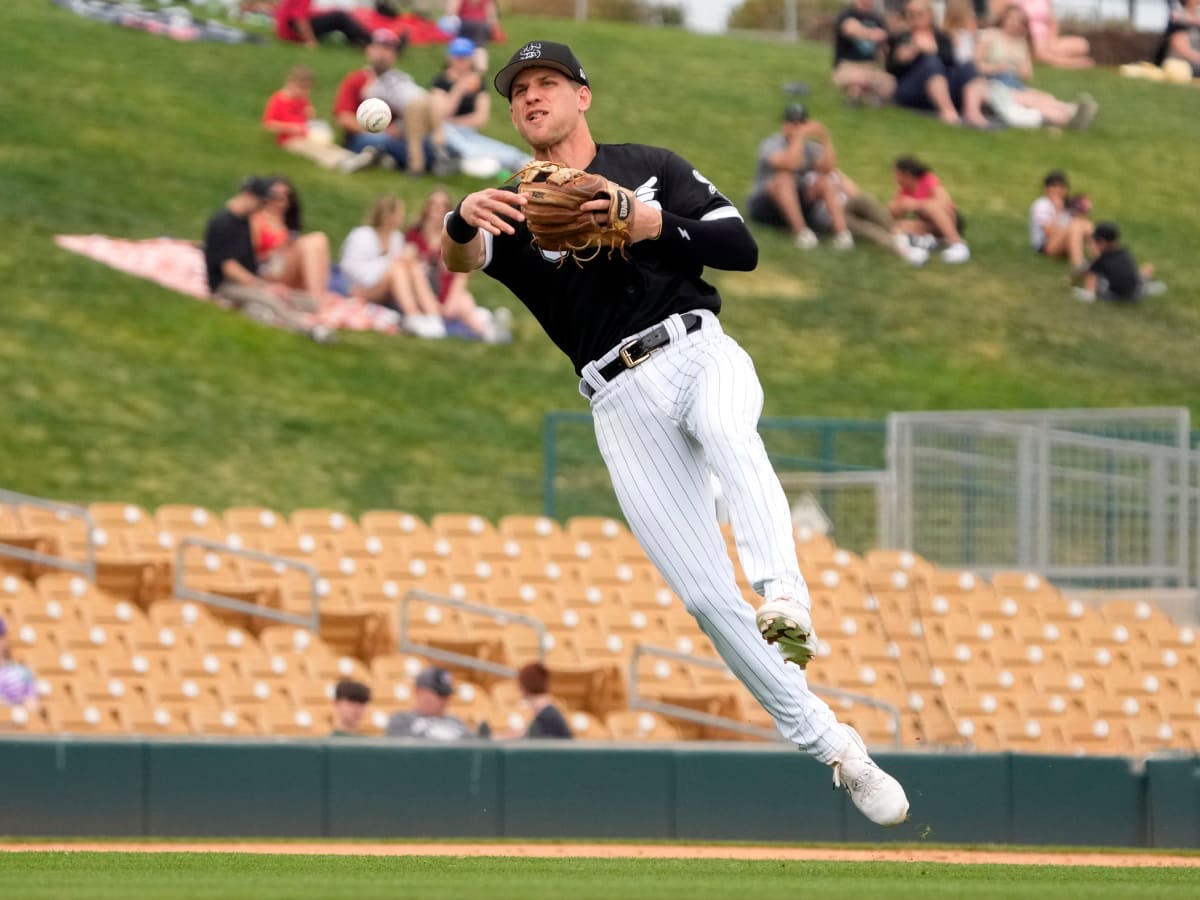 Zach Remillard of the Chicago White Sox rounds second base on a News  Photo - Getty Images