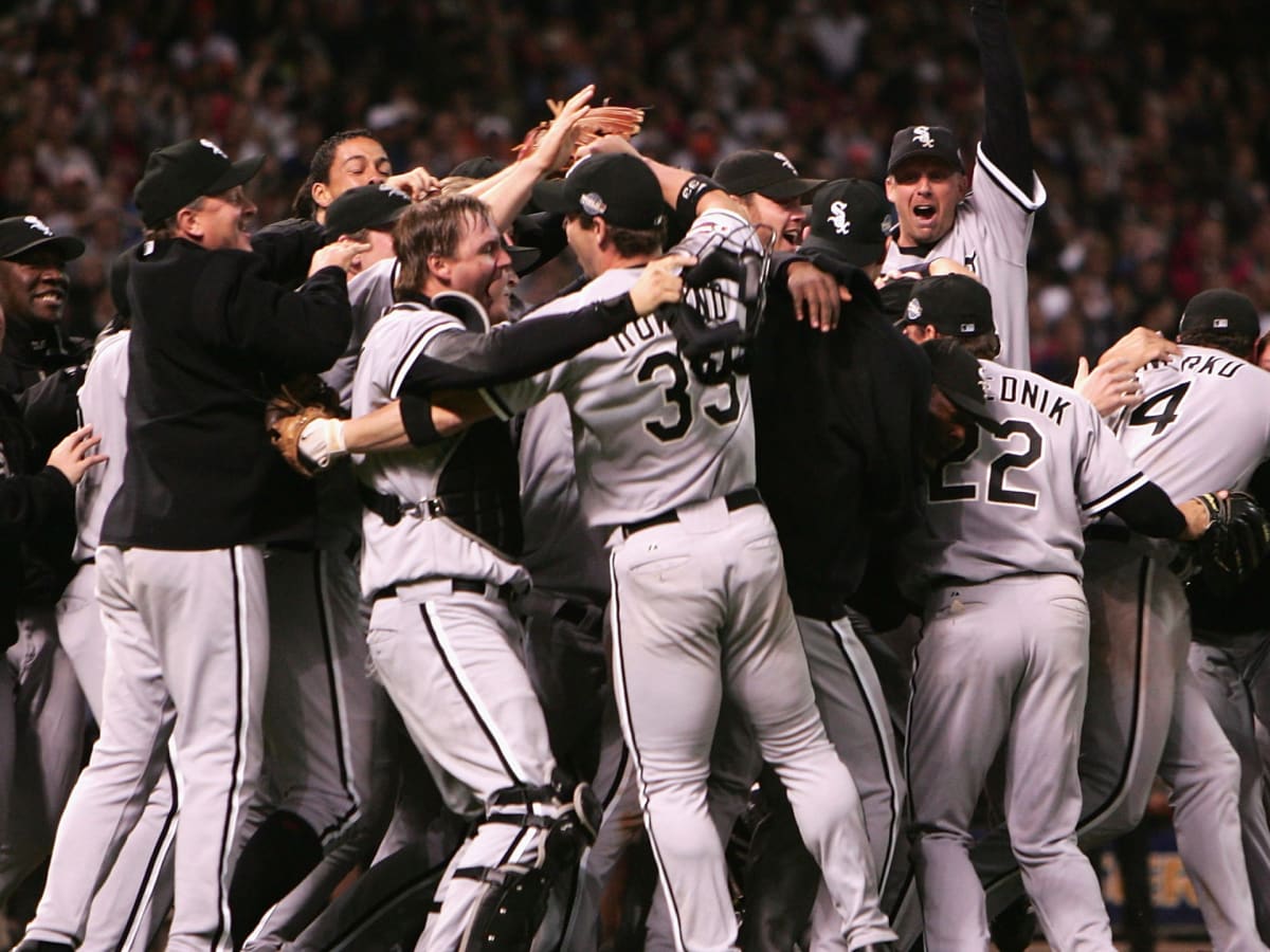 2005 White Sox take another bow in celebration of World Series victory