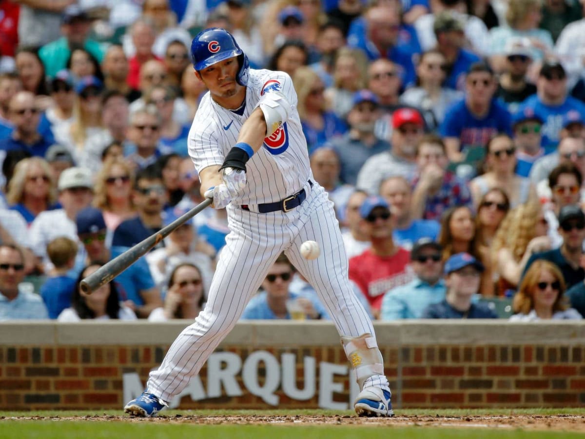 Seiya Suzuki of the Chicago Cubs warms up on deck in the first inning  Foto di attualità - Getty Images