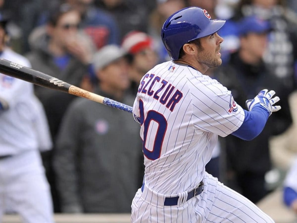 Cubs' Anthony Rizzo uses teammate Matt Szczur's bat to bust out of