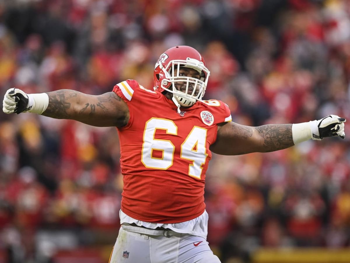 Former Chiefs lineman Mike Pennel signs with Chicago Bears