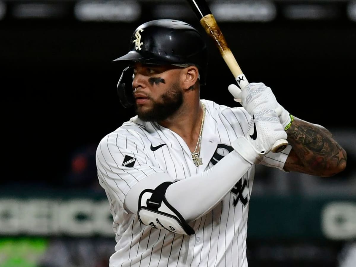 Chicago White Sox 3B Yoán Moncada returns to the the injured list with  lower back inflammation, National Sports