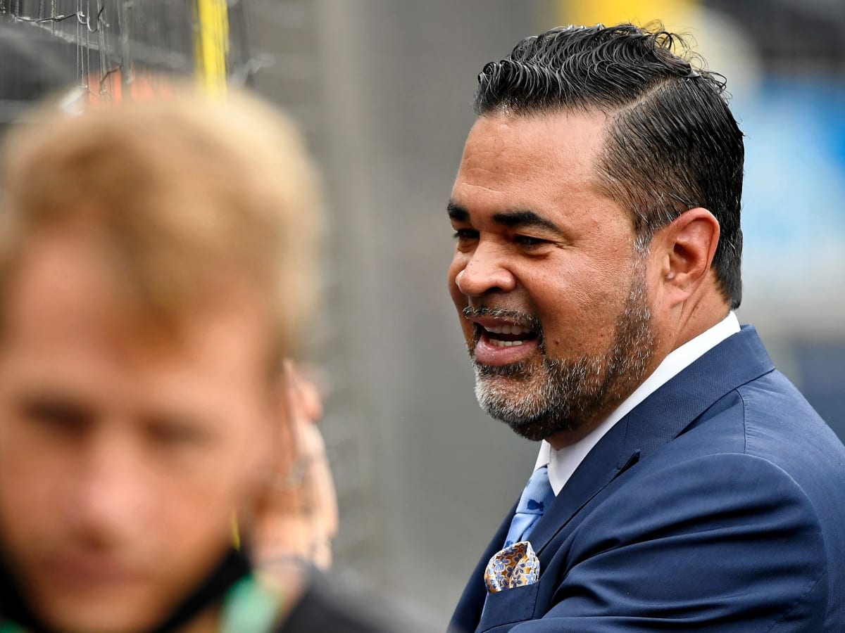 Report: White Sox to interview Ozzie Guillen for manager's job