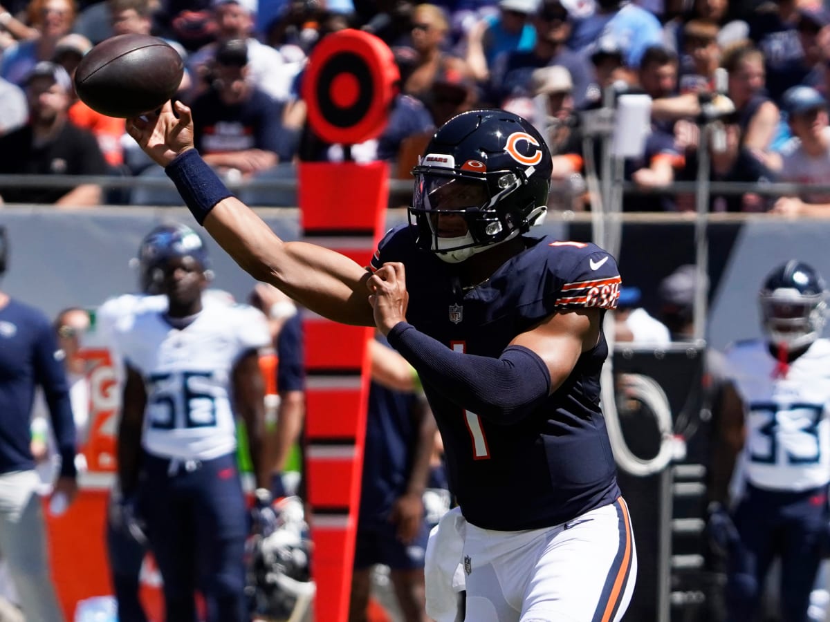 Bears QB Justin Fields eclipses 1,000 rushing yards on the season