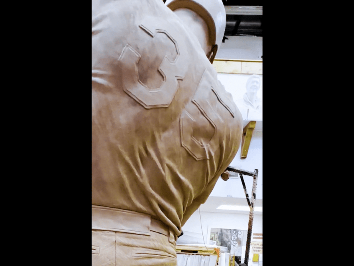 Auburn and MLB great Frank Thomas has statue unveiled at Plainsman