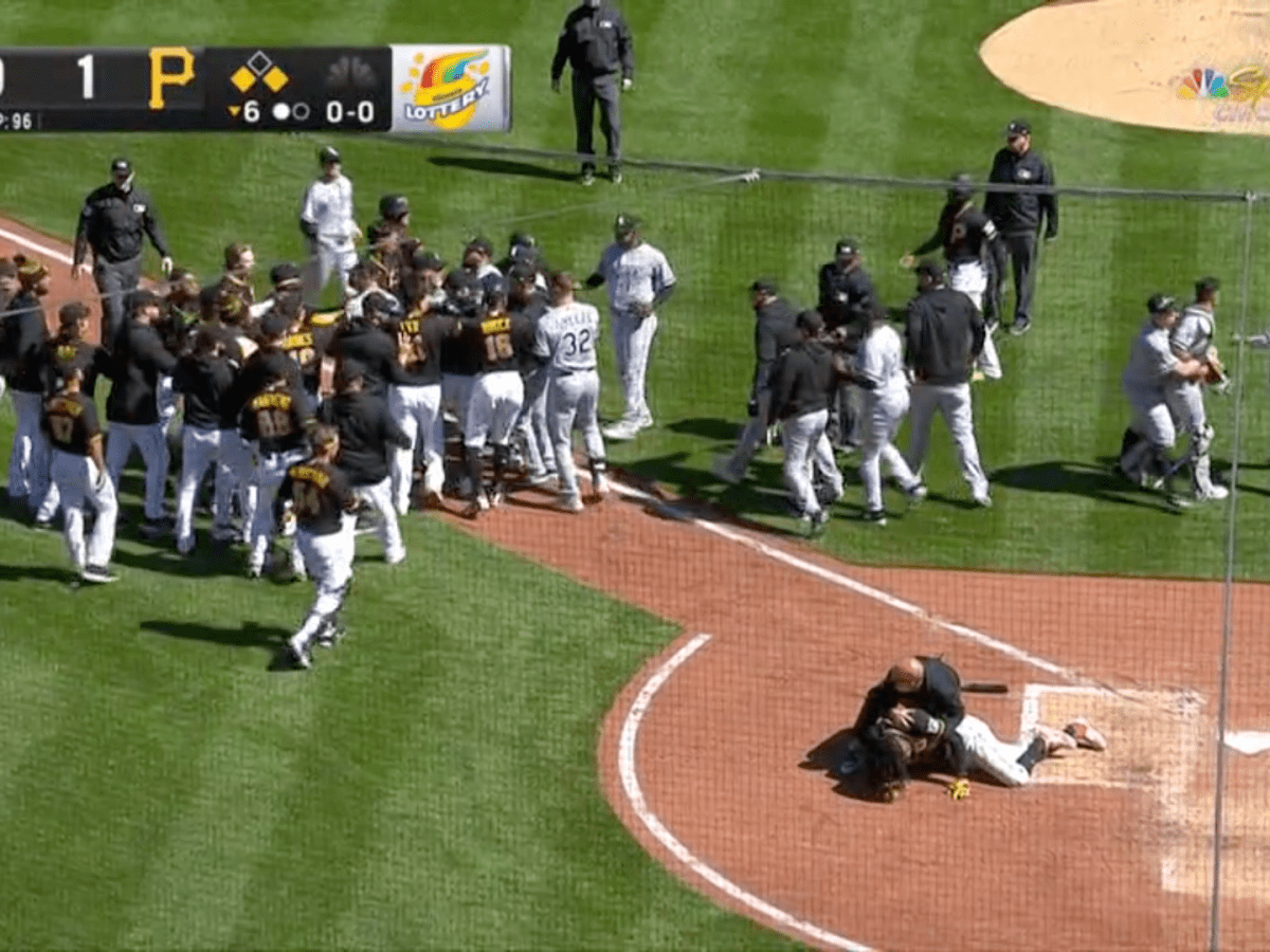 Benches clear in White Sox-Pirates game after scary collision