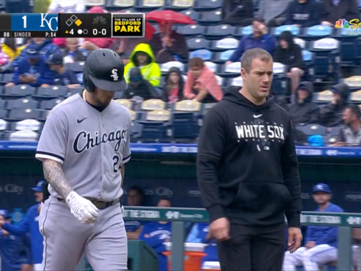 Yasmani Grandal exits early from White Sox vs. Yankees due to knee