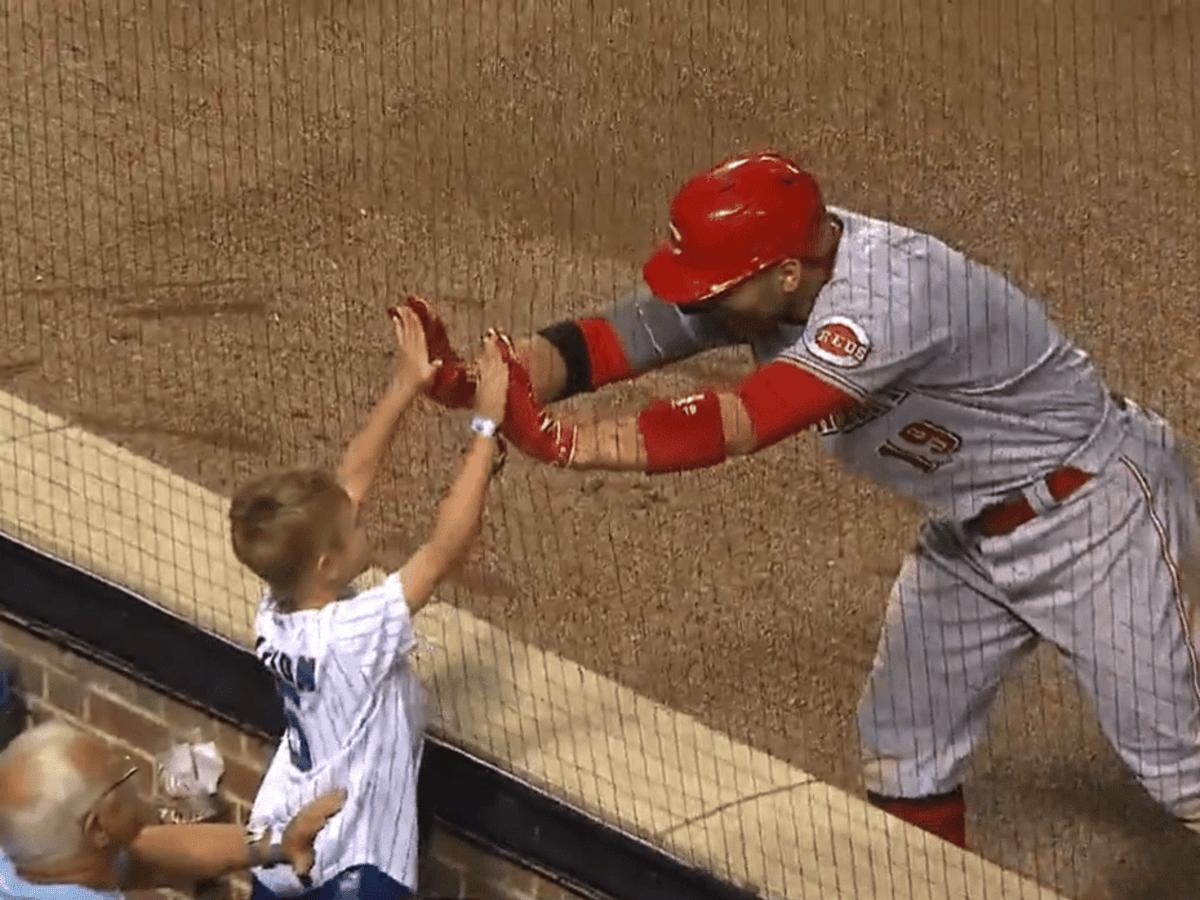 Joey Votto stopped by Wrigley Field security before Reds game