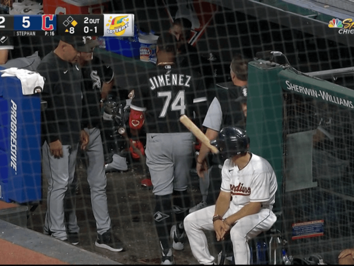 Eloy Jimenez Exits White Sox Game With Apparent Leg Injury - On Tap Sports  Net