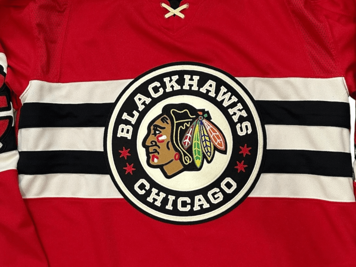 Blackhawks shops winter classic sweatshirt