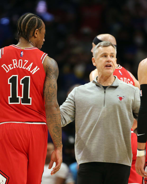 Nov 14, 2021; Los Angeles, California, USA; Chicago Bulls head coach Billy Donovan talks to forward DeMar DeRozan (11) and guard Zach LaVine (8) during a timeout of the NBA game against the Los Angeles Clippers at Staples Center. The Bulls wins 100-90.