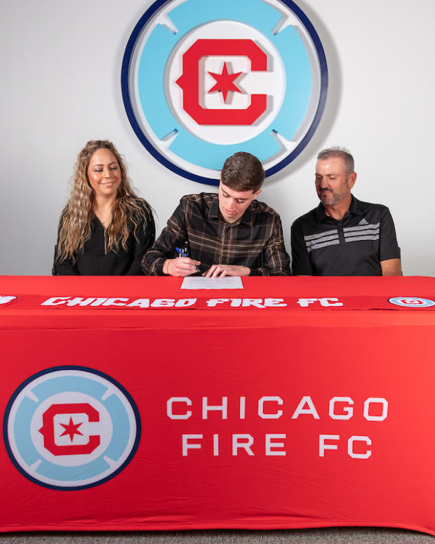Brian Gutierrez signs his contract extension with the Chicago Fire