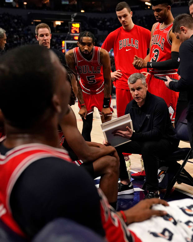Apr 10, 2022; Minneapolis, Minnesota, USA; Chicago Bulls head coach Billy Donovan talks to his players during a first quarter timeout against the Minnesota Timberwolves at Target Center.