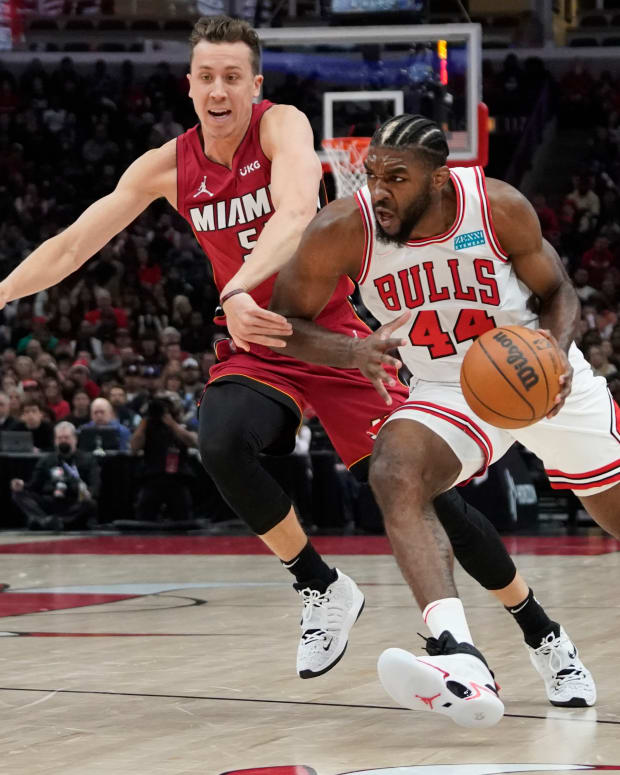 Apr 2, 2022; Chicago, Illinois, USA; Miami Heat guard Duncan Robinson (55) defends Chicago Bulls forward Patrick Williams (44) during the first half at United Center.