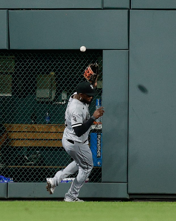 White Sox' Elvis Andrus hits leadoff blast for 100th career home