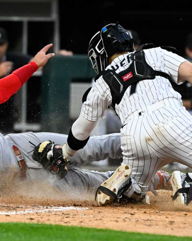 Jun 17, 2025; Chicago, Illinois, USA; St. Louis Cardinals first baseman Willson Contreras (40) steals home against Chicago White Sox catcher Edgar Quero (7) during the fifth inning at Rate Field.