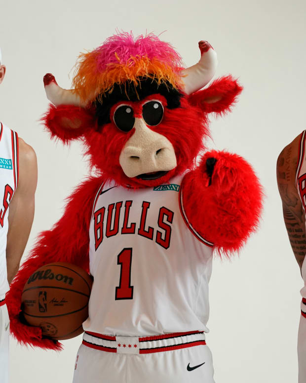 Sep 27, 2021; Chicago, Illinois, USA; Chicago Bulls guard Alex Caruso (6) Benny the Bull and guard Lonzo Ball (2) pose for photos during Chicago Bulls Media Day at the United Center.