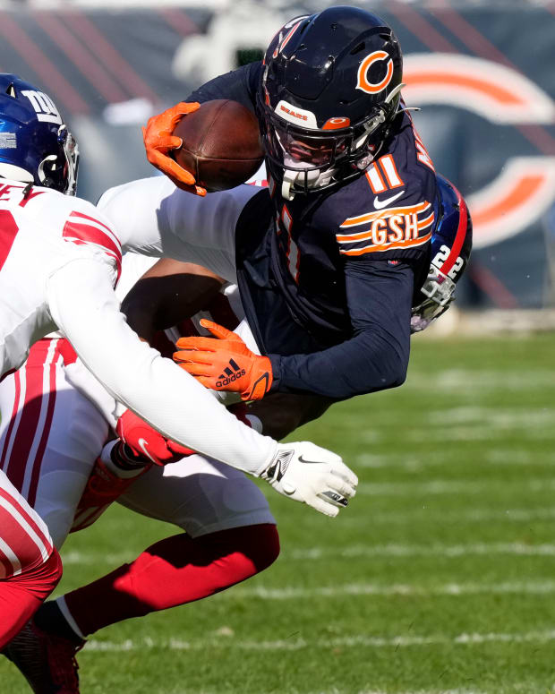 Jan 2, 2022; Chicago, Illinois, USA; Chicago Bears wide receiver Darnell Mooney (11) makes a catch against New York Giants free safety Xavier McKinney (29) during the first quarter at Soldier Field.