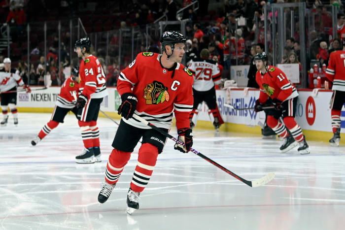 Blackhawks' Jonathan Toews Gets Warm Welcome Back, Logs Assist In ...