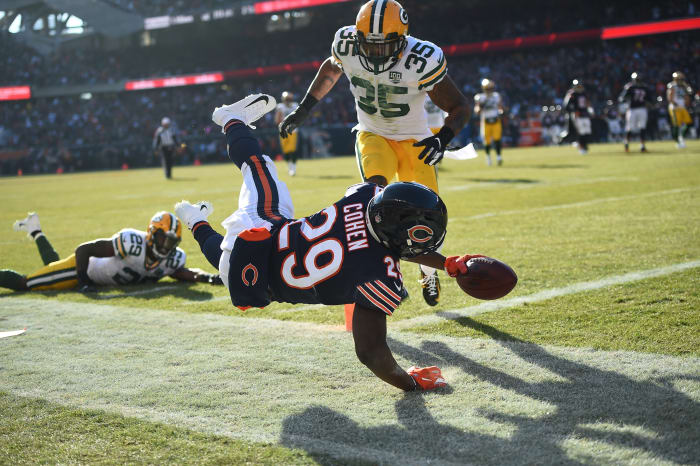 CHICAGO, IL - DECEMBER 16: Tarik Cohen #29 of the Chicago Bears scores a touchdown in the second quarter against the Green Bay Packers at Soldier Field on December 16, 2018 in Chicago, Illinois. (Photo by Stacy Revere/Getty Images)