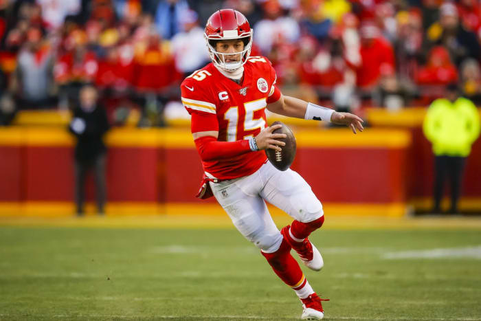 Defending Patrick Mahomes presents a challenge for any opponent. The Buccaneers will look to stop Mahomes today and capture their first Super Bowl title since 2002. Photo: David Eulitt/Getty Images