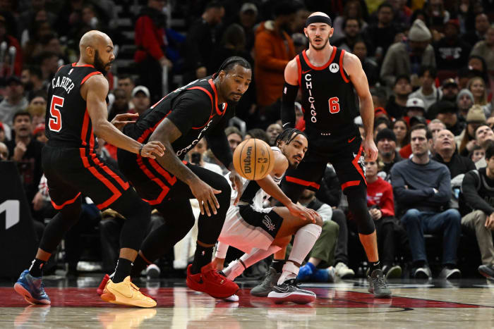 Chicago Bulls fend off San Antonio Spurs 114-95 to keep momentum ...