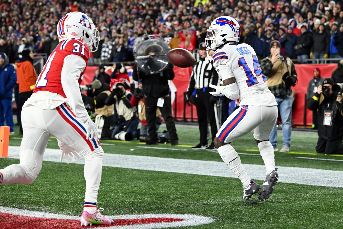 Dec 1, 2022; Foxborough, Massachusetts, USA; Buffalo Bills wide receiver Stefon Diggs (14) makes a catch for a touchdown against the New England Patriots during the first half at Gillette Stadium.